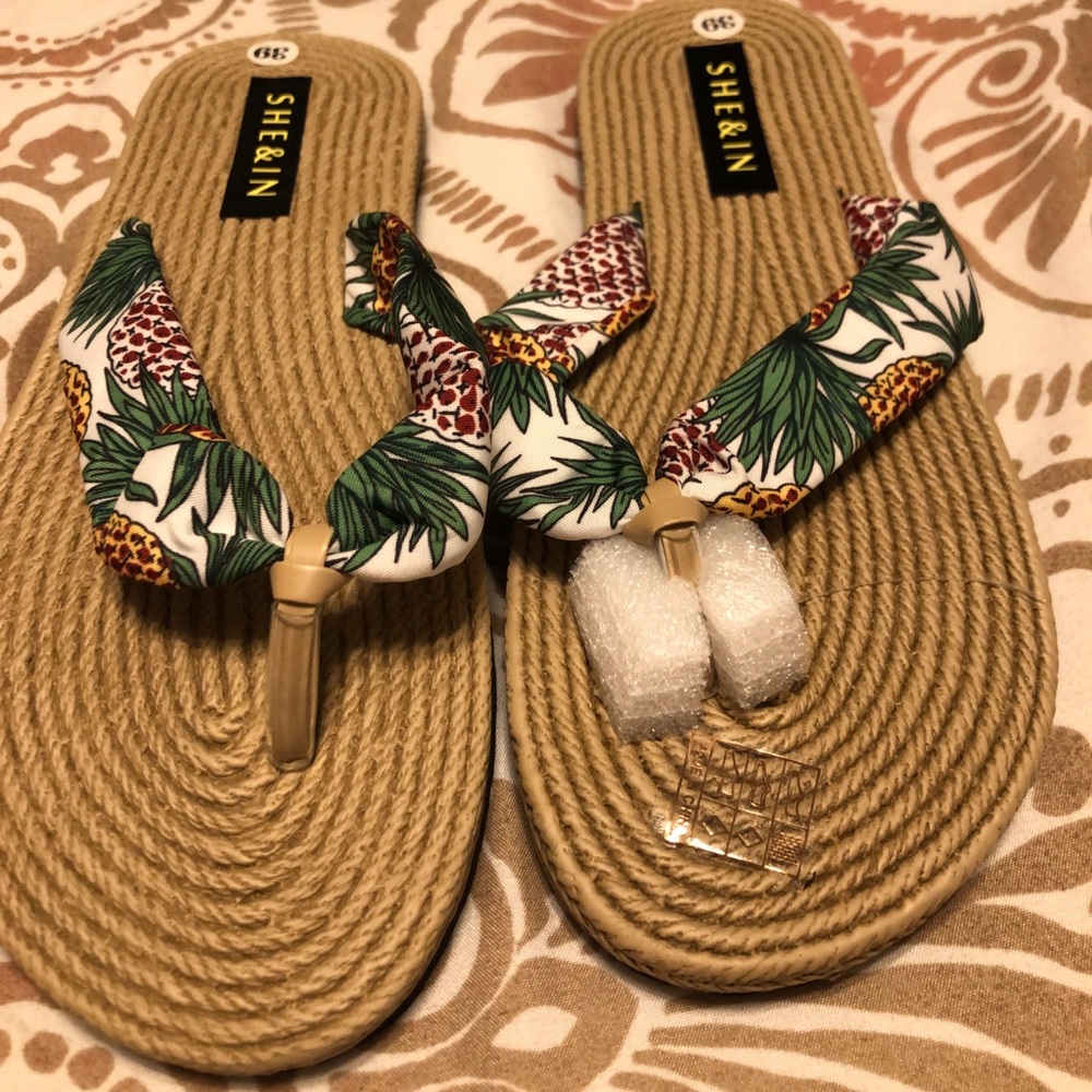 Sandals - Picture 2 of 6